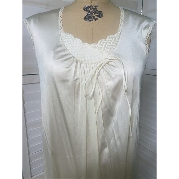 Vintage 2 Piece Vanity Fair Nightgown Peignoir Robe Set Nylon Cream Small - Picture 8 of 11